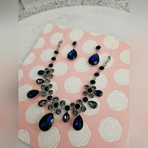 Necklace and earnings set